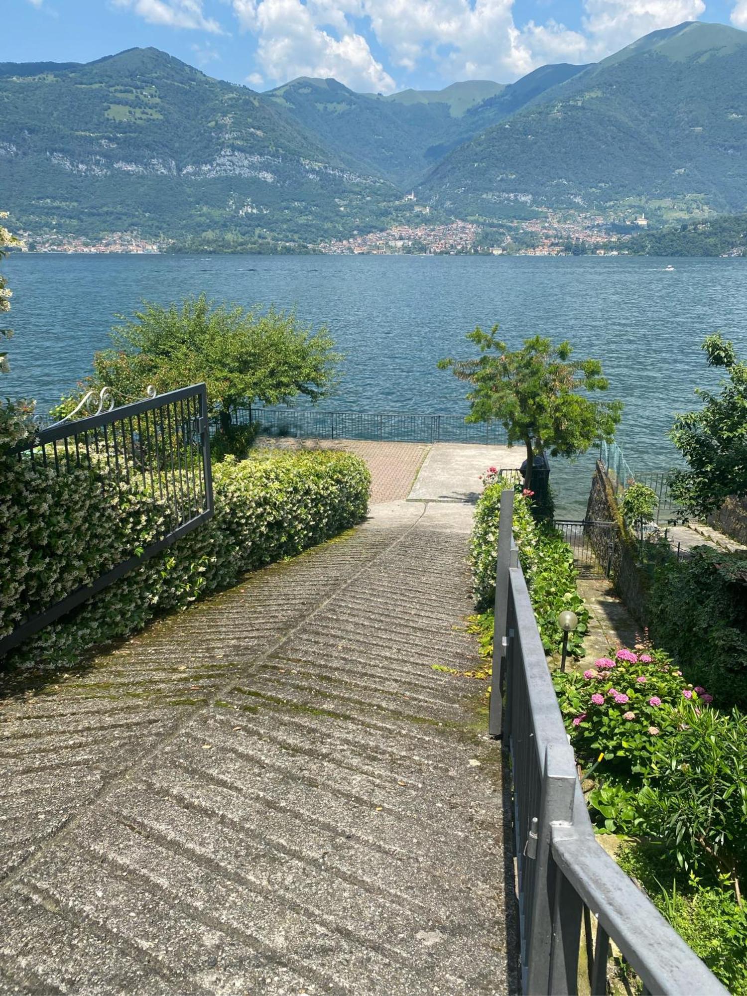 Peonia Apartment - Appartamento Vista Lago Лезено Экстерьер фото